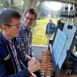Zwei Carilloneure im Carillon Bad Godesberg